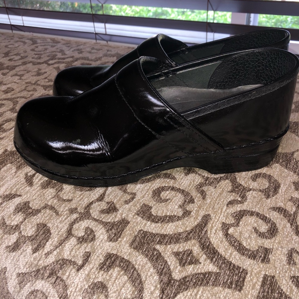 Dansko Slip Resistant Mule/Clog. Size 40 - image 3